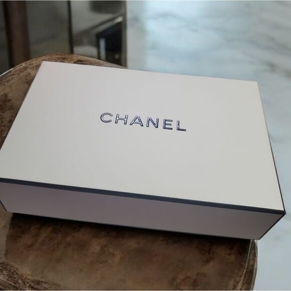 CHANEL CASHMERE MULTICOLOR UNISEX Scarf IN EUC WITH COA - Picture 6 of 15